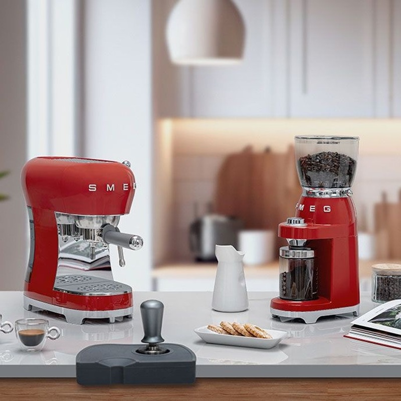 SMEG ECF02RDEU Espresso Coffee Machine (Red)