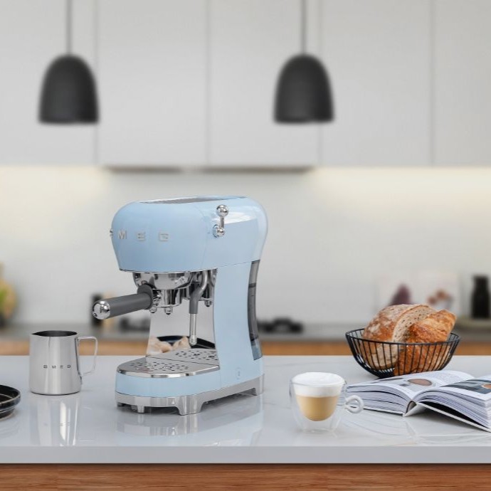 SMEG ECF02RDEU Espresso Coffee Machine (Red)