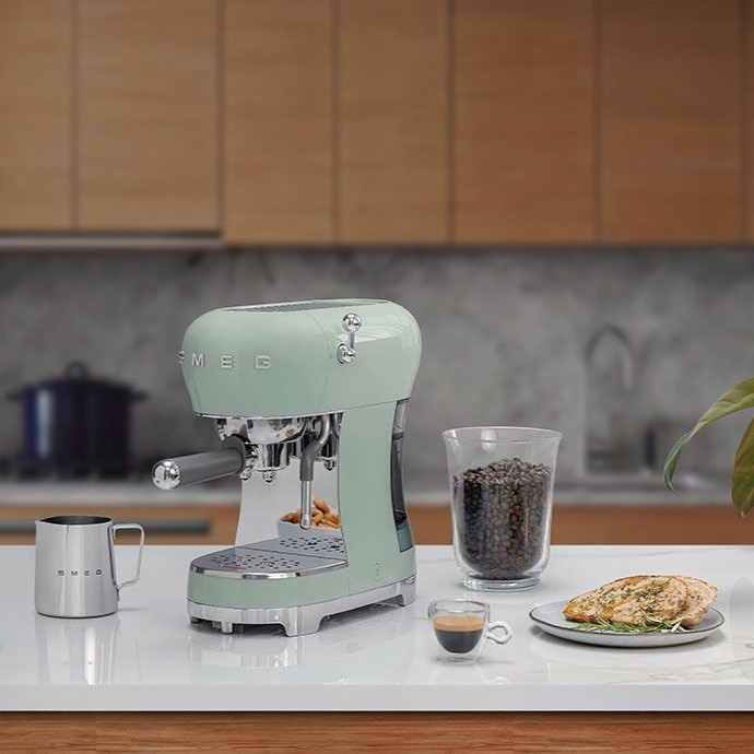 SMEG ECF02WHEU Espresso Coffee Machine (White)