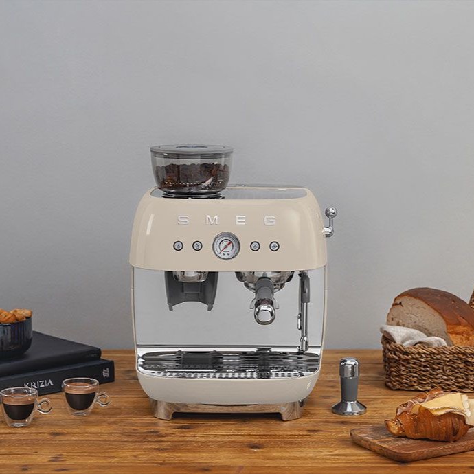 SMEG EGF03CREU Espresso Manual Coffee Machine, 50's Style (Cream)